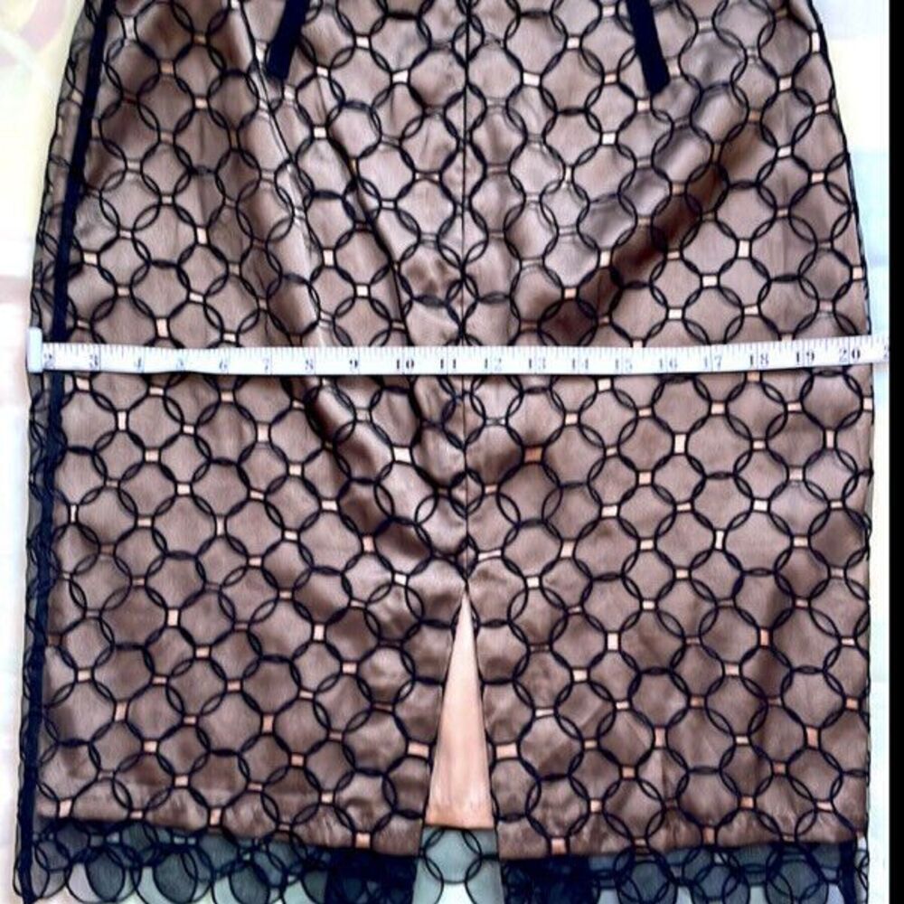 BCBG MaxAzria Lace Eyelet Circles Overlay 100% Silk Black Nude Pencil Skirt 6 - Picture 11 of 11
